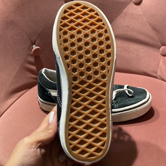 Unisex vans. - Picture 2 of 3